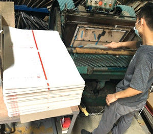 Grey Back Recycled Materials 300gsm grey Paper Board China Factory Paper Board Supplier